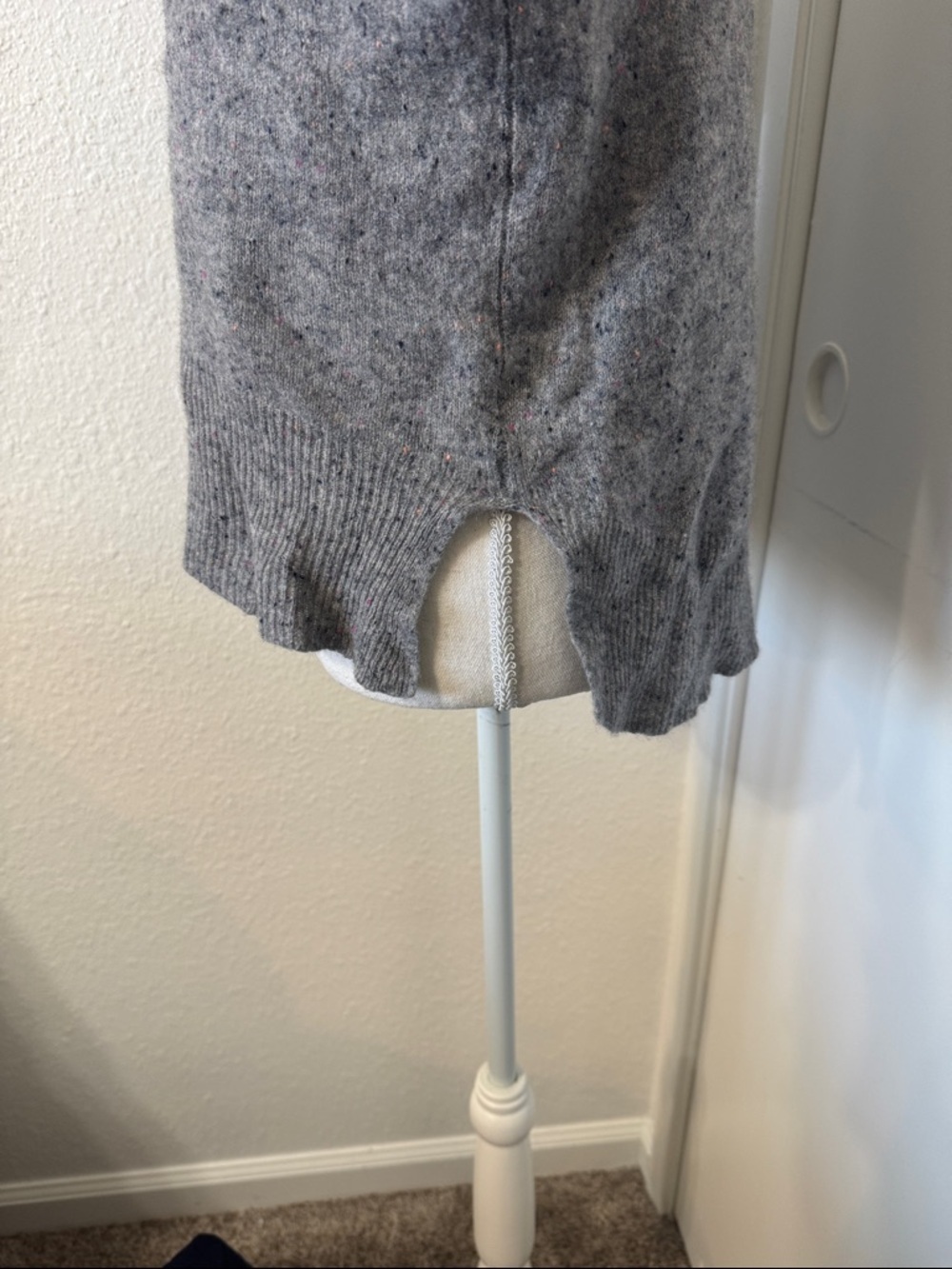 Philosophy 100% Cashmere Sweater Women's Size Large Grey Crewneck Soft Cozy - Picture 10 of 13